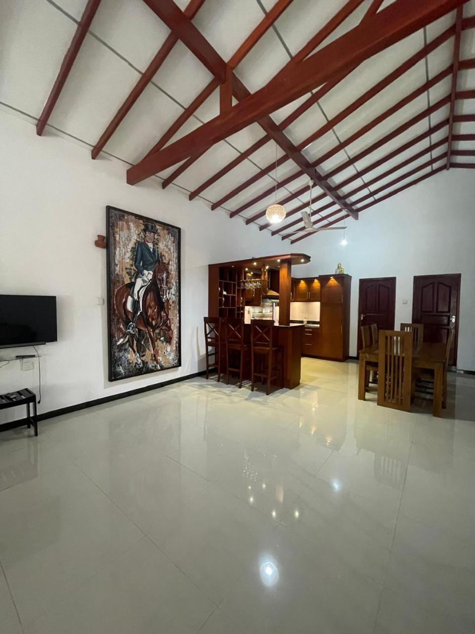 White Horse Hotell Hikkaduwa Exteriör bild