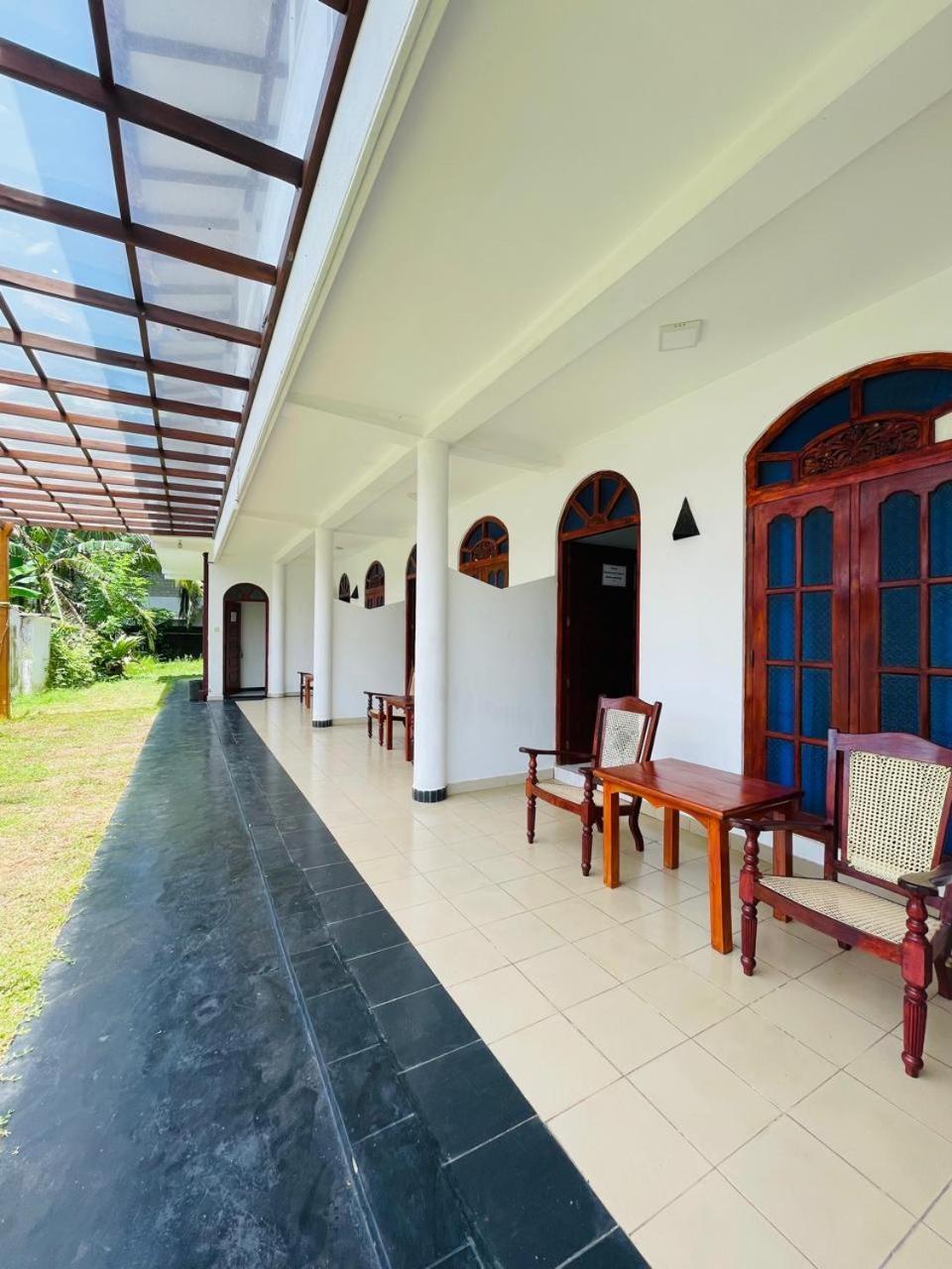 White Horse Hotell Hikkaduwa Exteriör bild
