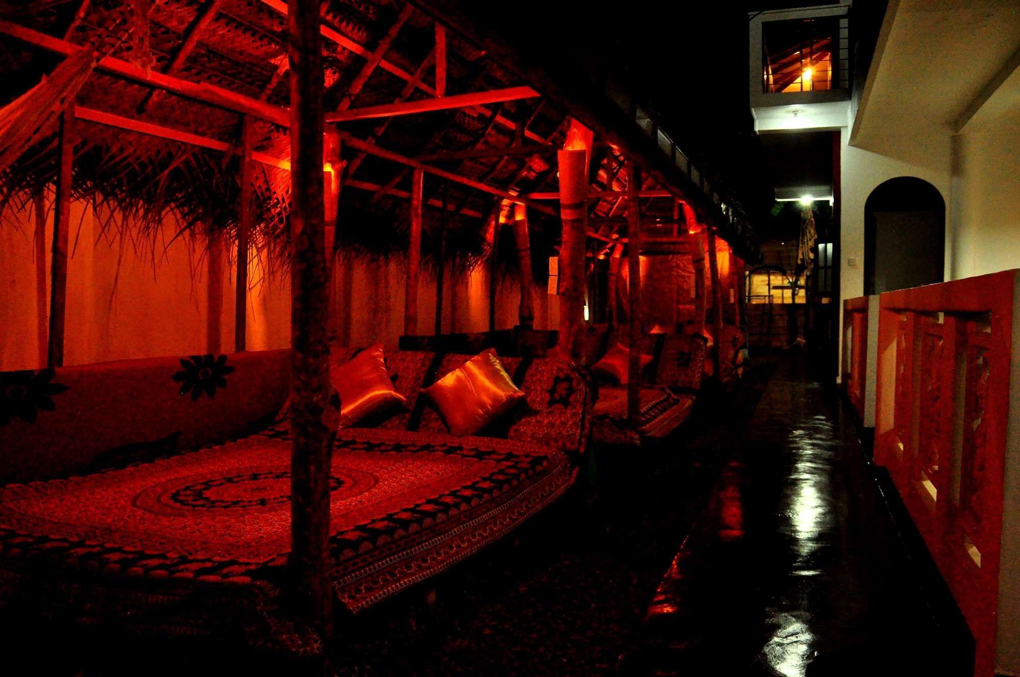 White Horse Hotell Hikkaduwa Exteriör bild
