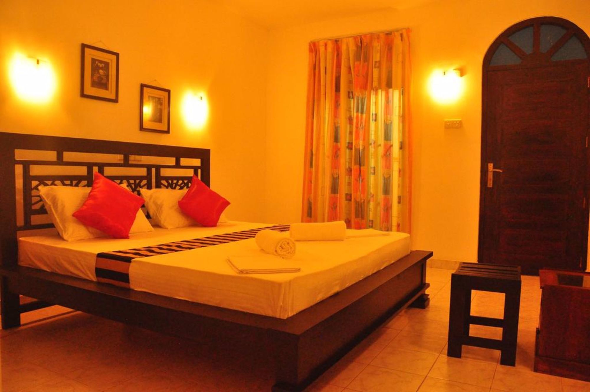 White Horse Hotell Hikkaduwa Exteriör bild