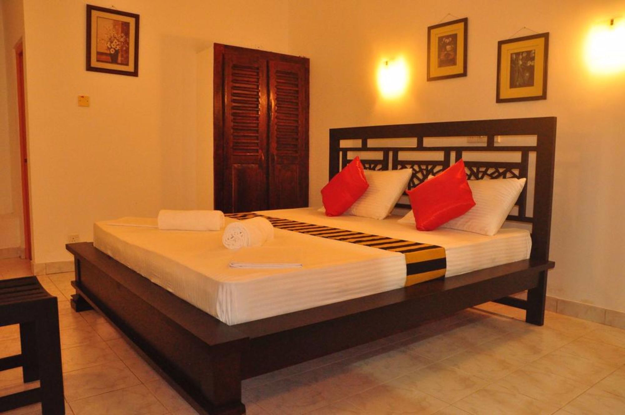 White Horse Hotell Hikkaduwa Exteriör bild