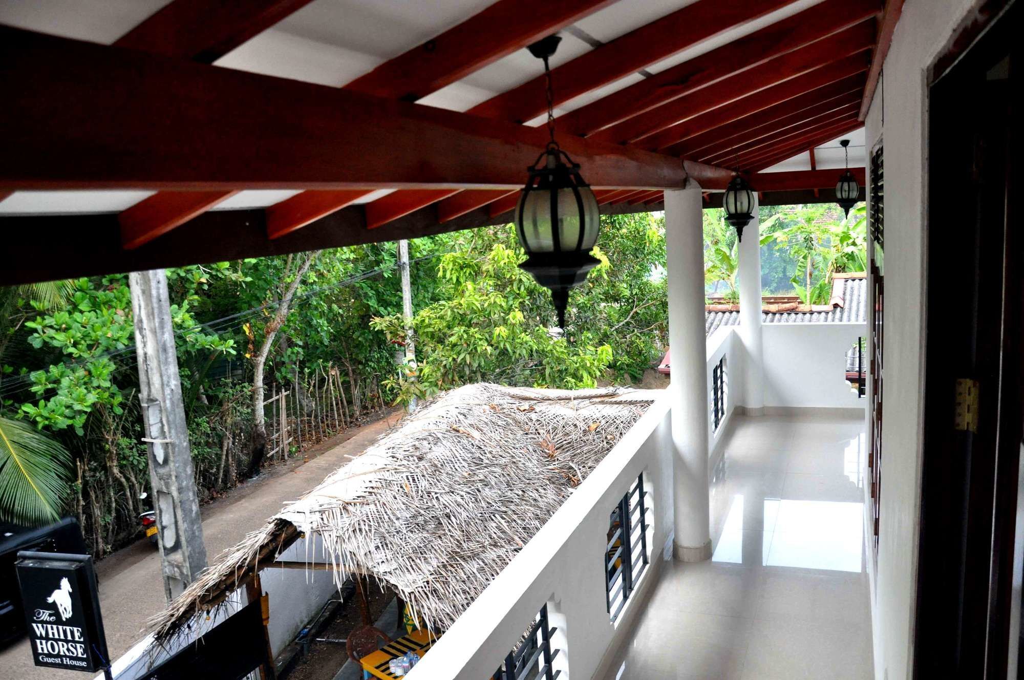 White Horse Hotell Hikkaduwa Exteriör bild