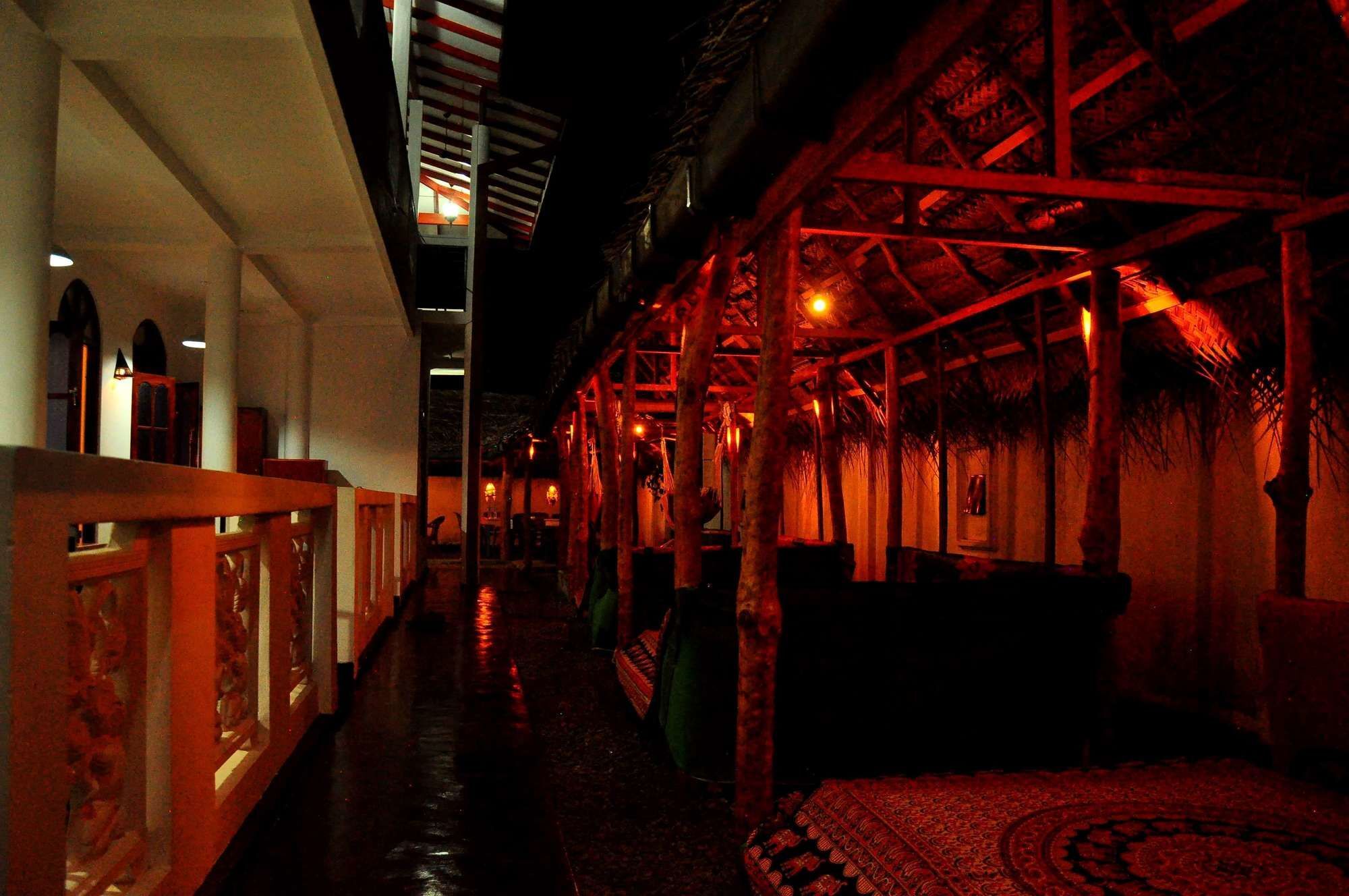 White Horse Hotell Hikkaduwa Exteriör bild